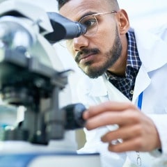 https://www.forensicscolleges.com/wp-content/uploads/2019/05/scientist-using-microscope-in-laboratory-picture-id909176662-1-min.jpg